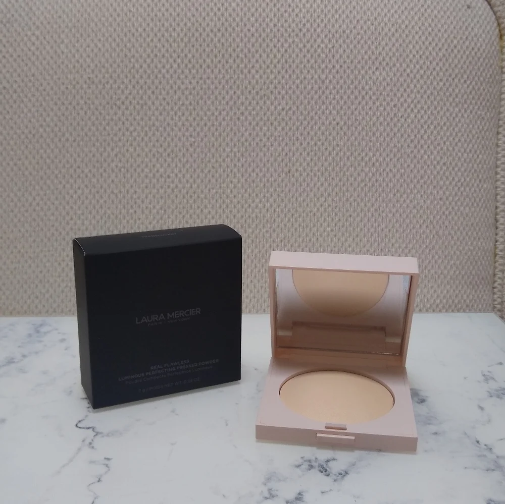 Laura Mercier Real Flawless Luminous Perfecting Pressed Powder Translucent